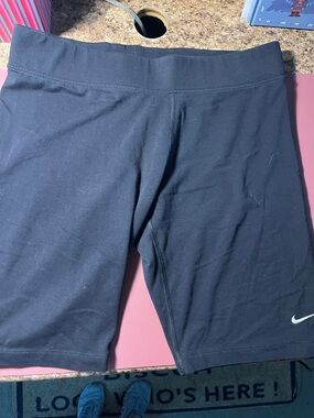 💁‍♀️Nike Women's Black Mid-Rise Bike Shorts